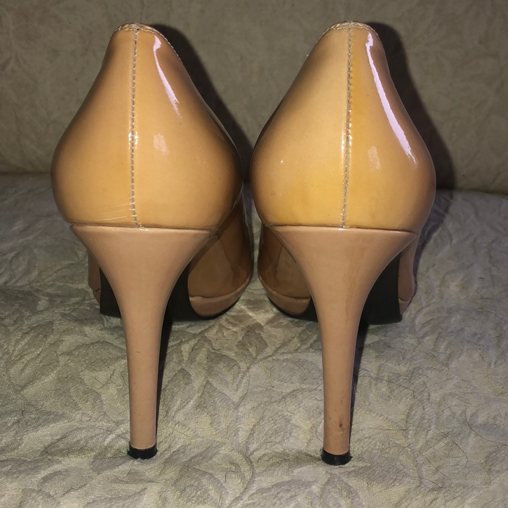 Stuart Weizman Adobe Aneline Pumps - image 4